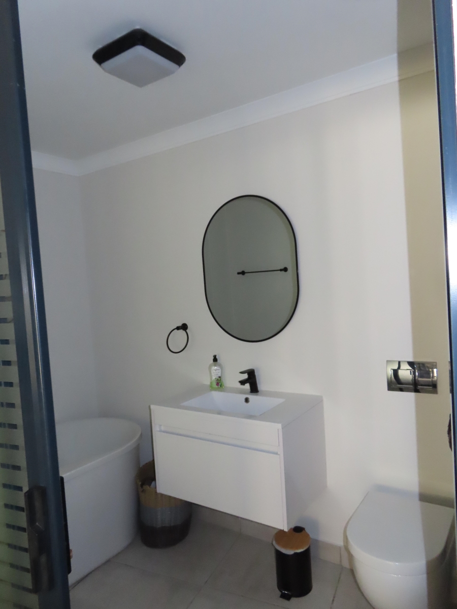 To Let 3 Bedroom Property for Rent in Paardevlei Western Cape